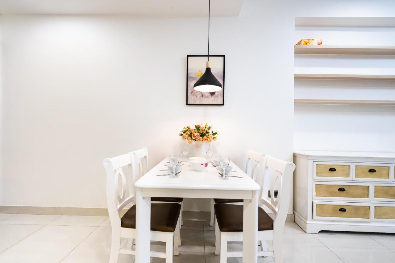 Saigon Royal 2 Bedroom In Center For 30 Nights Above Apartment